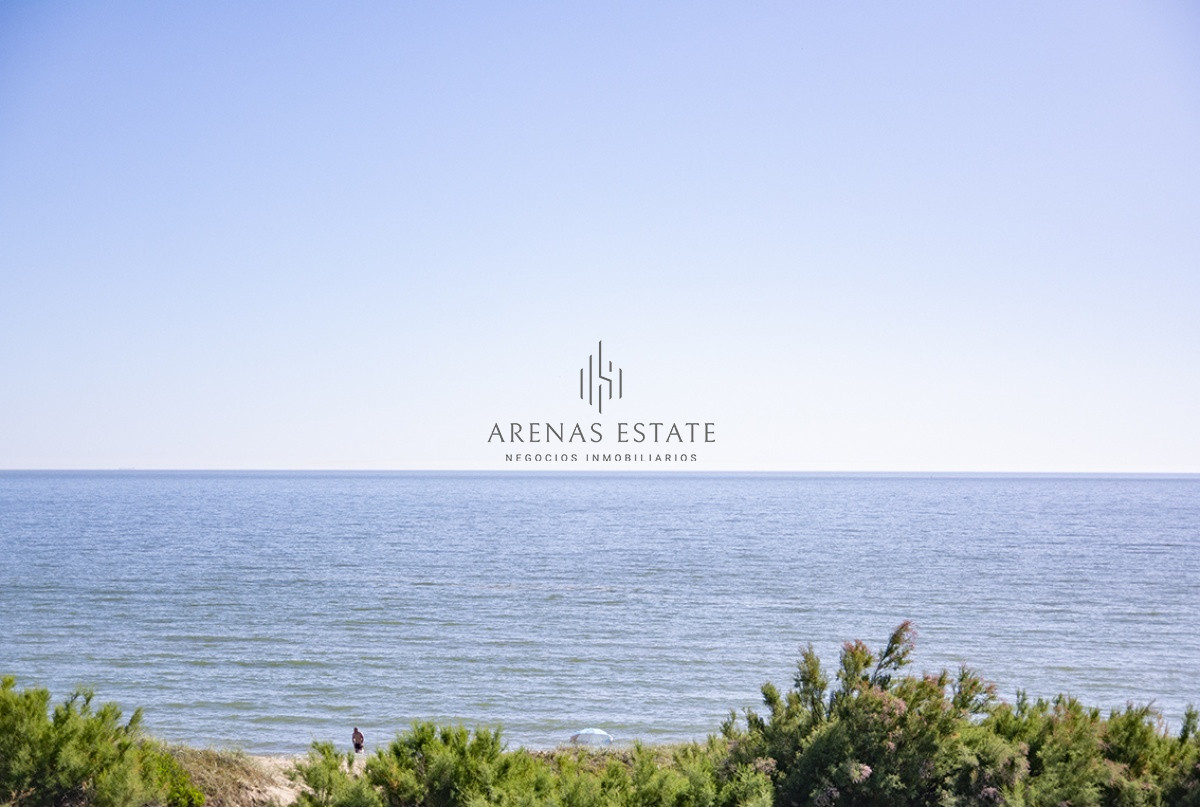 Apartamento ID.2058 - Se vende apartamento de 3 dormitorios en Edificio Horizonte, Playa Mansa, Punta del Este 