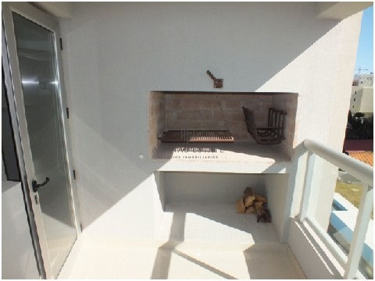Apartamento ID.2049 - Venta Apartamento de 3 dormitorios en zona Brava, Punta del Este