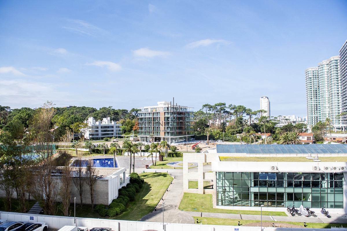 Apartamento ID.3554 - Vende apartamento de 3 dormitorios en Mansa, Punta del Este.