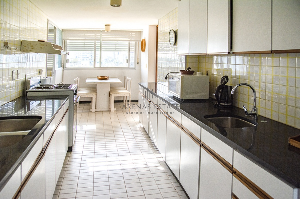 Apartamento ID.3920 - Hermoso Departamento en venta de 3 dormitorios. Torre Tiburon. Playa Brava.