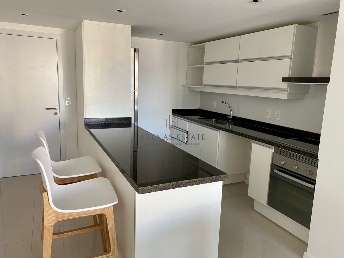 Apartamento ID.814 - Venta Apartamento de 2 dormitorios en Playa Brava a pocos metros del mar!