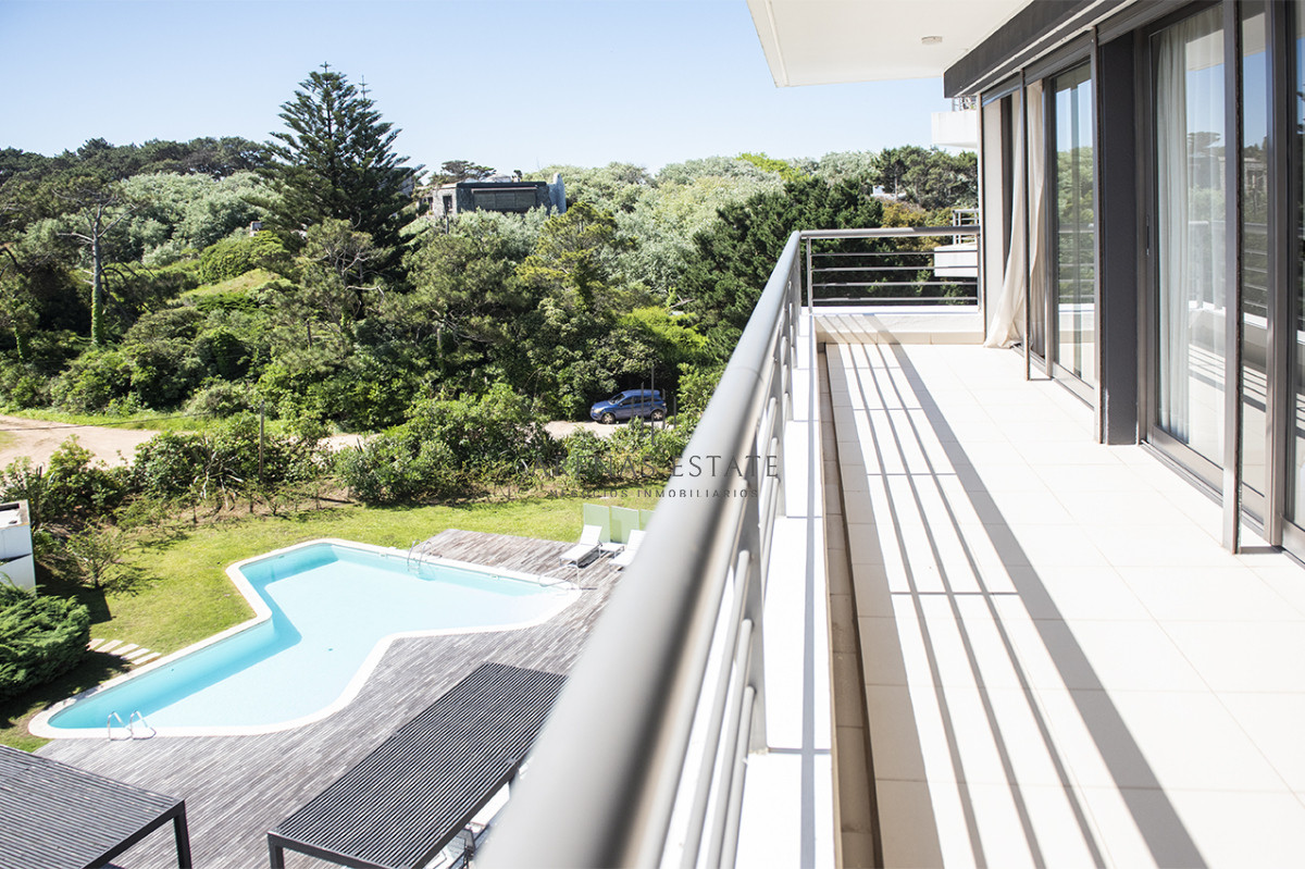Apartamento ID.2052 - Penthouse frente al mar en venta en Blue Bird, 3 dormitorios en suite. Punta del este