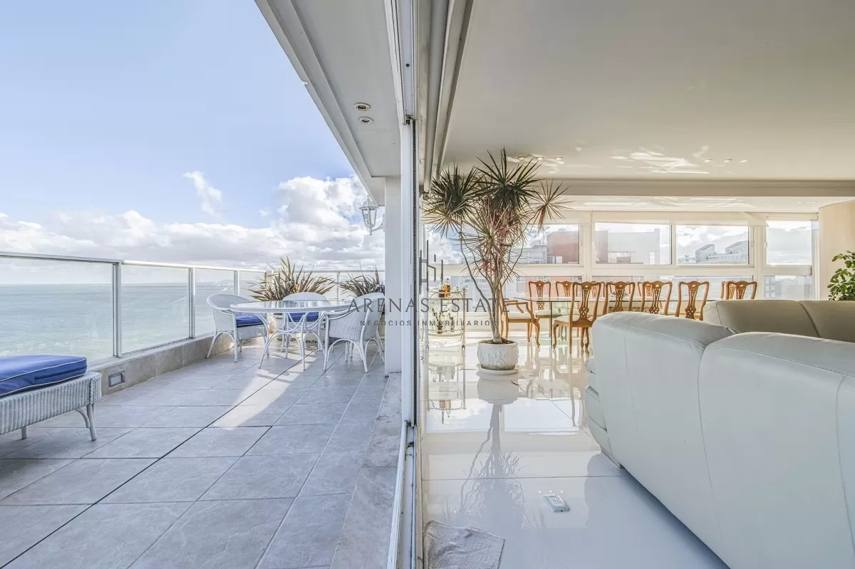 Apartamento ID.2229 - Vende excelente departamento 3 dormitorios en Tunquelen , Playa Mansa, Punta del este