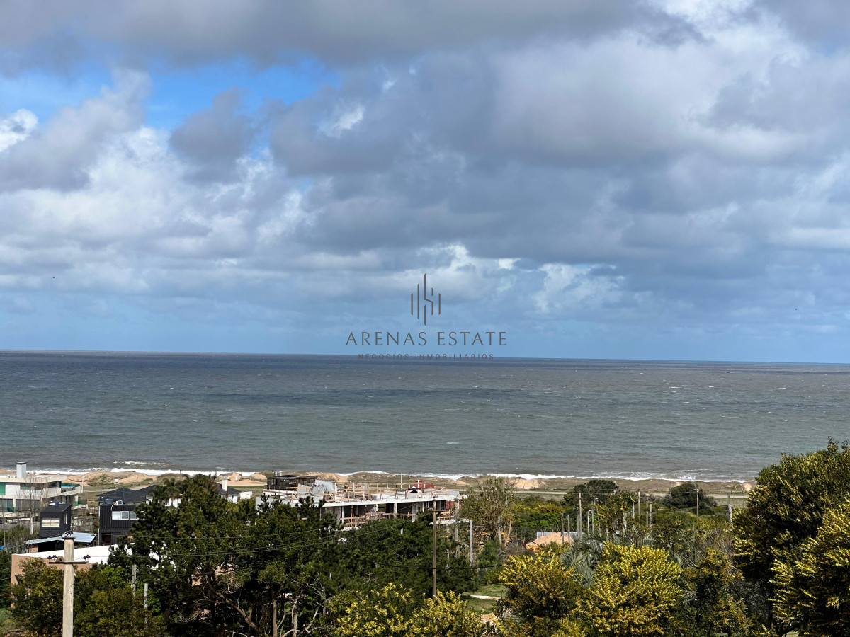 Apartamento ID.4251 - Monoambiente en venta en Punta Del Este  con vista al mar