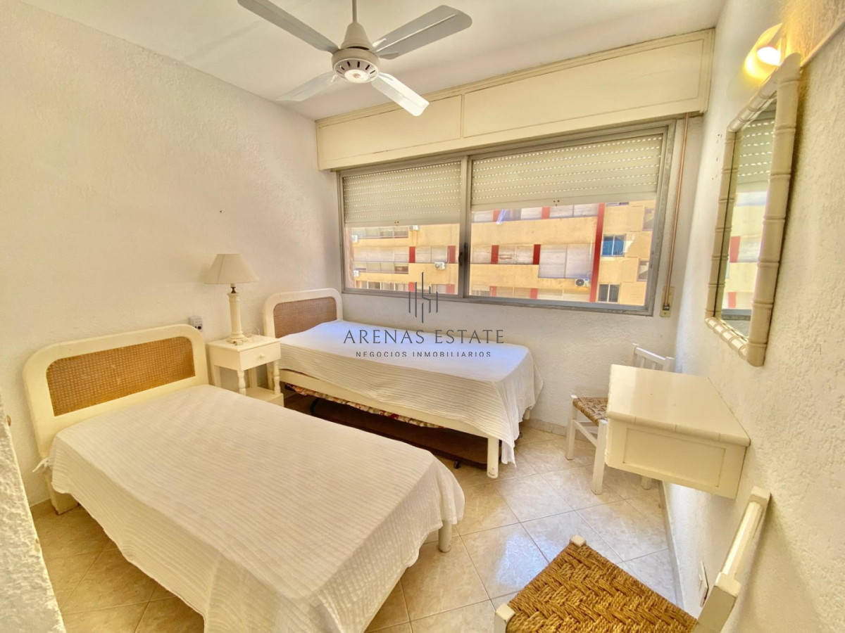 Apartamento ID.4259 - Apartamento de 2 dormitorio y medio en Primera lineal de Playa brava , Punta del este 