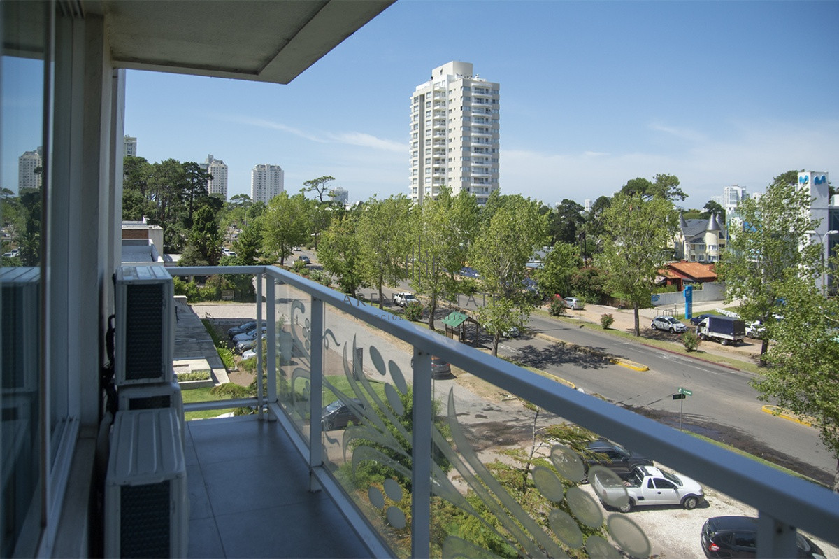 Apartamento ID.1857 - Departamento en venta de 2 dormitorios, proximo al Shopping. 