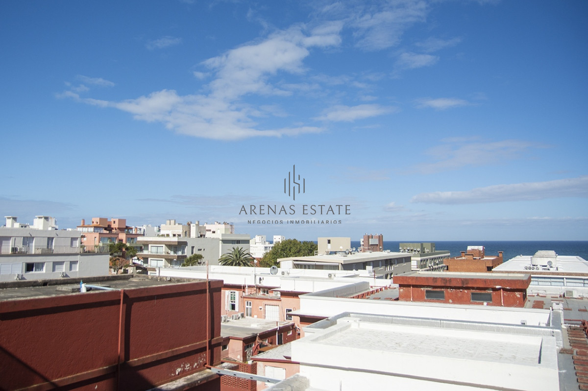 Apartamento ID.1895 - PORTO MARE , PUERTO , Penthouse duplex de 3 dormitorios en venta. Departamento con parrillero. 
