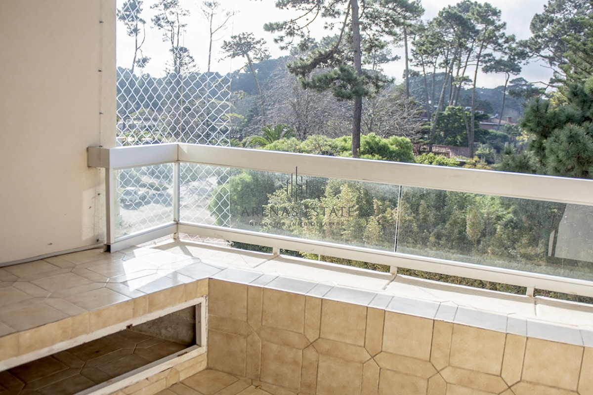 Apartamento ID.2885 - Apartamento en Venta de 2 dormitorios en Av. Roosevelt , Punta del este  