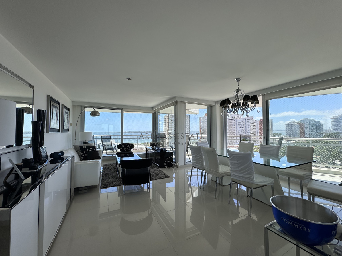Apartamento ID.3489 - Vende Apartamento de 3 dormitorios en Sunrise Tower, Punta del Este 