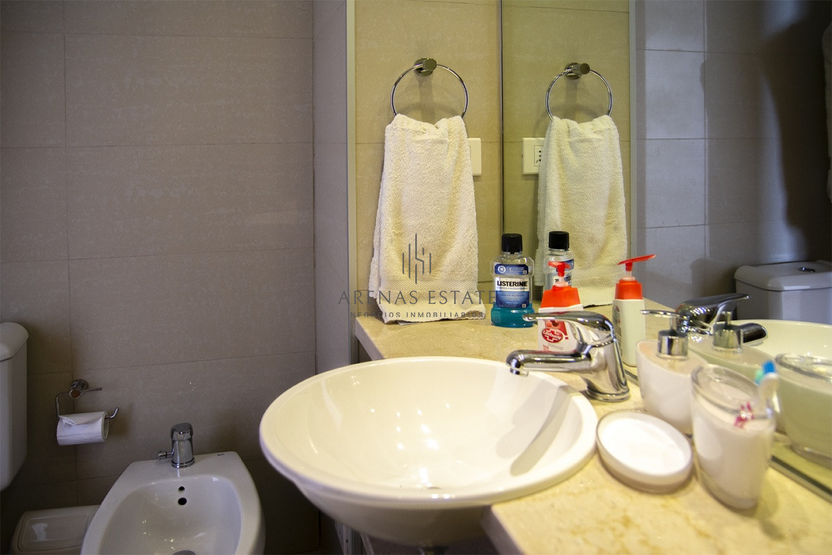 Apartamento ID.3477 - Hermoso departamento en venta, 3 dormitorios + dep. Frente al mar. 