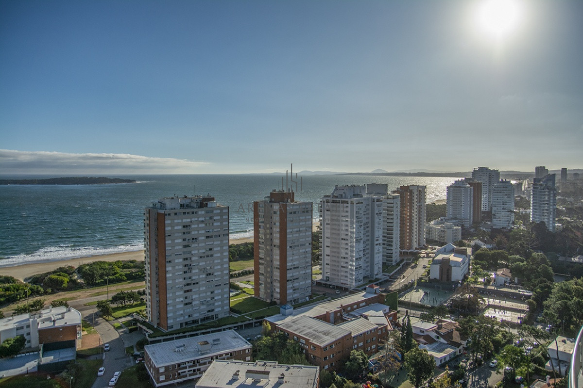 Apartamento ID.2146 - Oportunidad en playa mansa, finamente decorado. Sunrise Tower