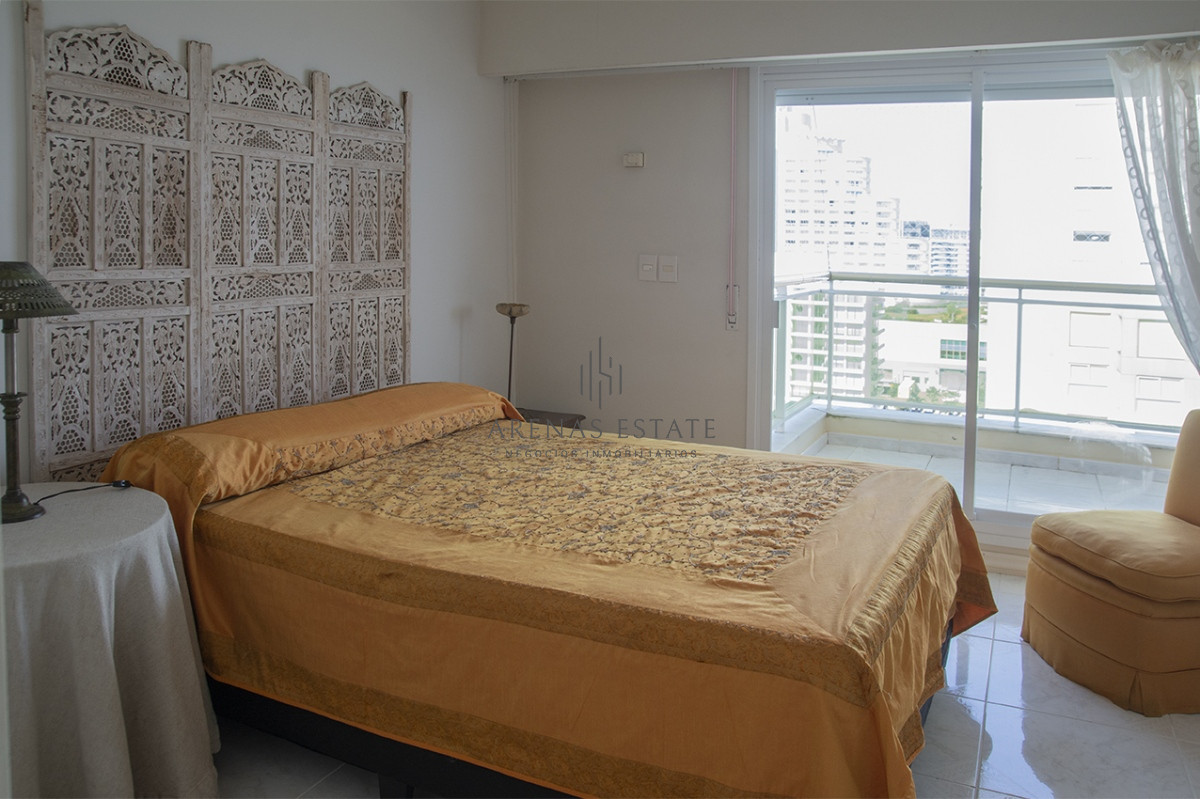 Apartamento ID.2051 - Departamento de 3 dormitorios en venta frente a Playa Mansa, Coral Tower