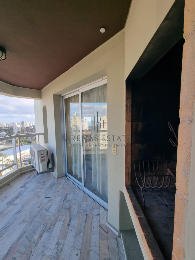 Apartamento ID.3800 - Vende espectacular apartamento de 3 dormitorios en Punta del Este