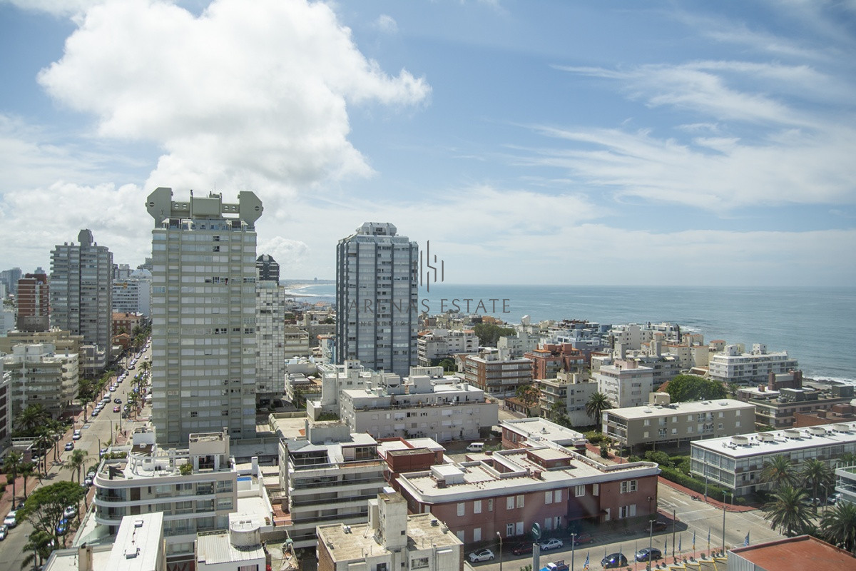 Apartamento ID.2211 - Hermoso departamento de 3 dormitorios a la venta, a pasos del mar
