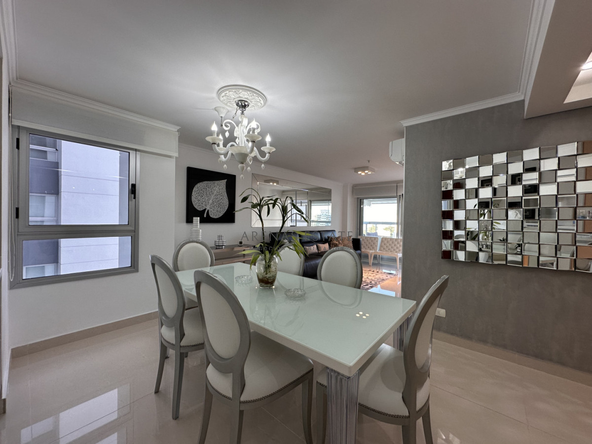 Apartamento ID.4195 - Vende apto de 2 dormitorios en Miami Boulevard ! Punta del este