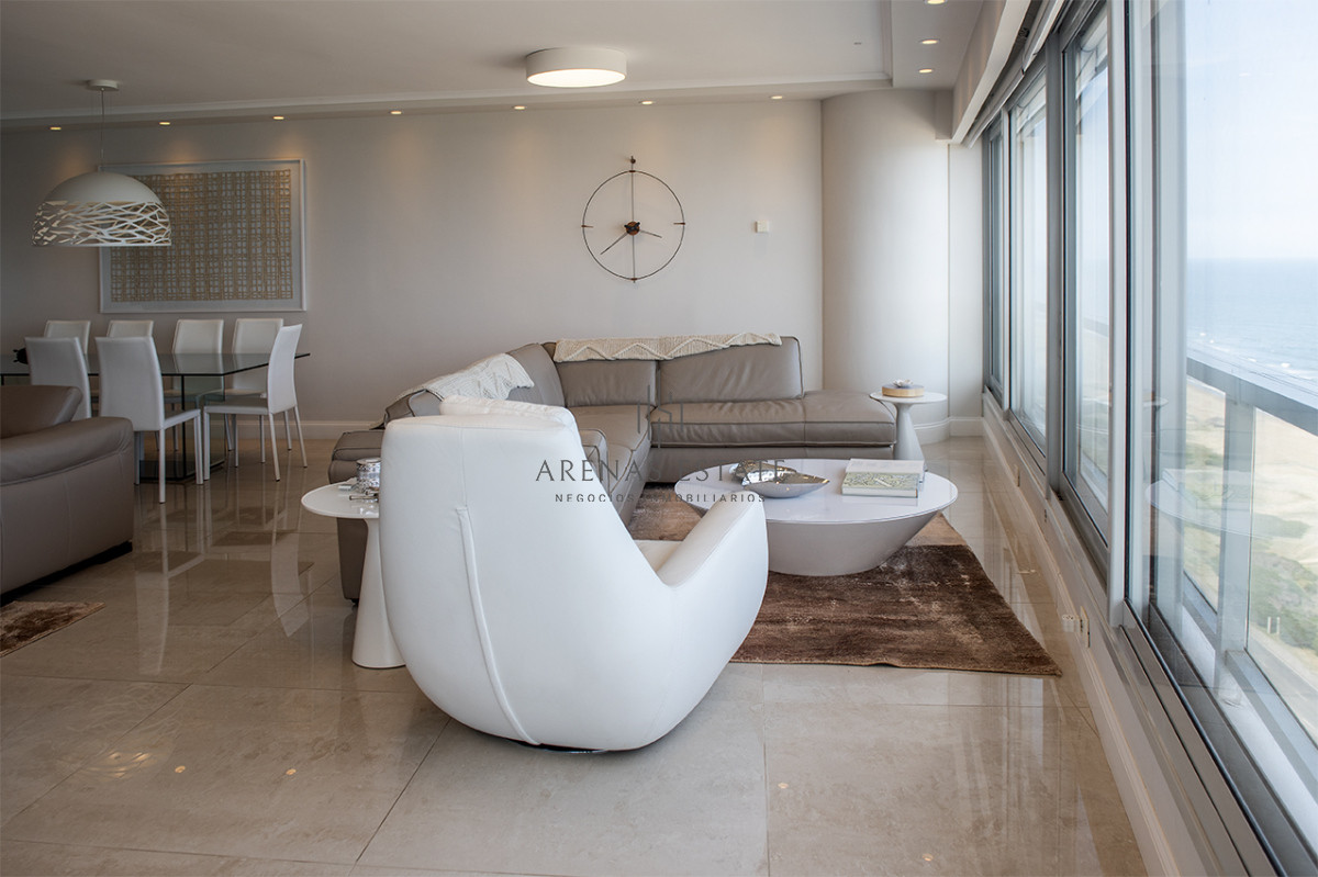 Apartamento ID.3470 - Departamento d 3 dormitoios + dependencia en venta en Playa Brava