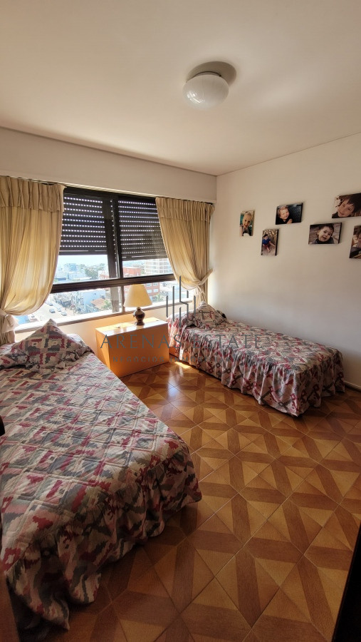 Apartamento ID.3805 - Alquiler de departamento en Peninstula, de 3 dormitorios mas dep de servicio, en Punta del Este