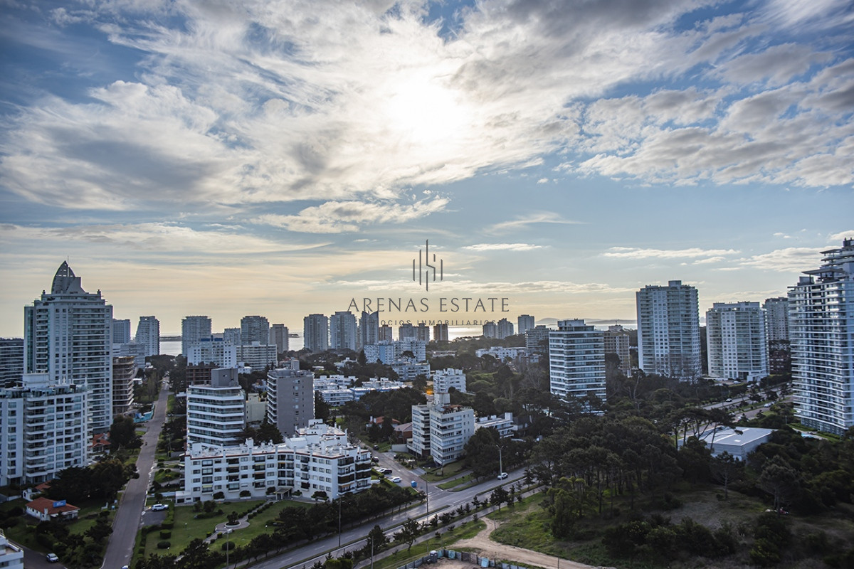 Apartamento ID.3467 - Espectacular departamento frente al mar en venta, 2 dorm + dep en venta
