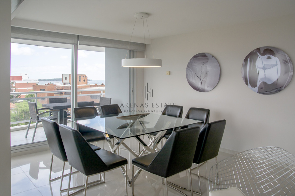 Apartamento ID.4370 - Apartamento de 3 Dormitorios en Playa Mansa en venta  - A Pasos del Mar