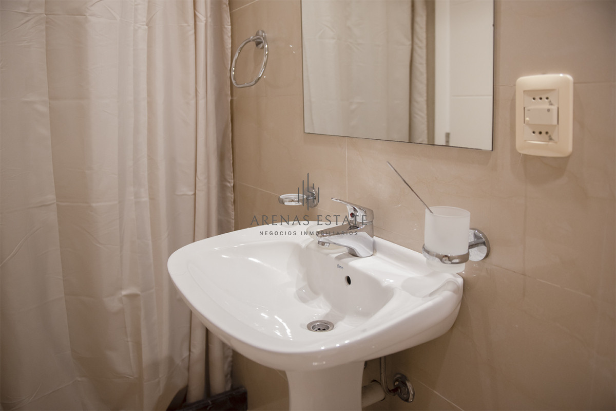 Apartamento ID.3530 - Apartamento en venta  3 dormitorios en Playa Mansa, Punta del Este.