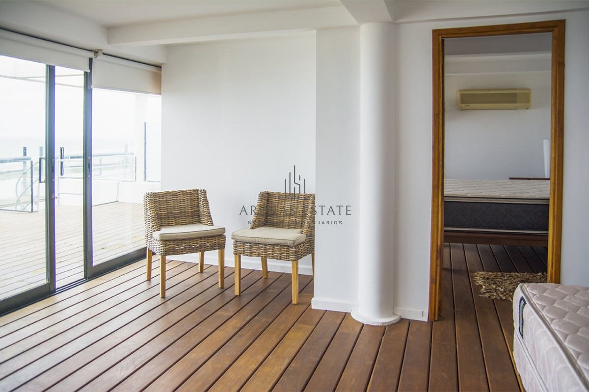 Apartamento ID.2050 - Penthouse en venta muy cómodo e iluminado. 4 dormitorios + dep. 