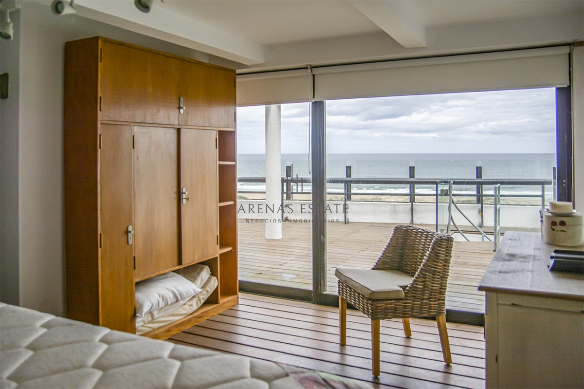 Apartamento ID.2050 - Penthouse en venta muy cómodo e iluminado. 4 dormitorios + dep. 