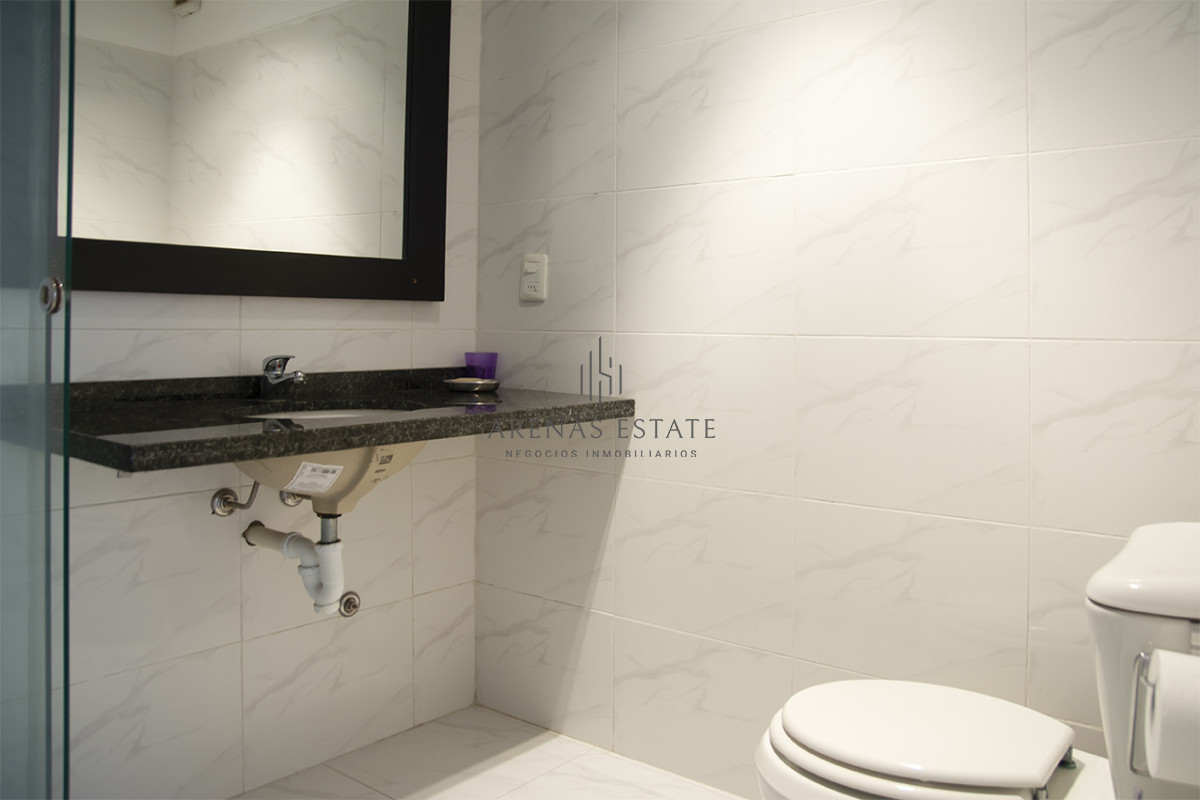 Apartamento ID.2044 - Apartamento en venta frente al mar, de 3 dormitorios en Punta del Este 