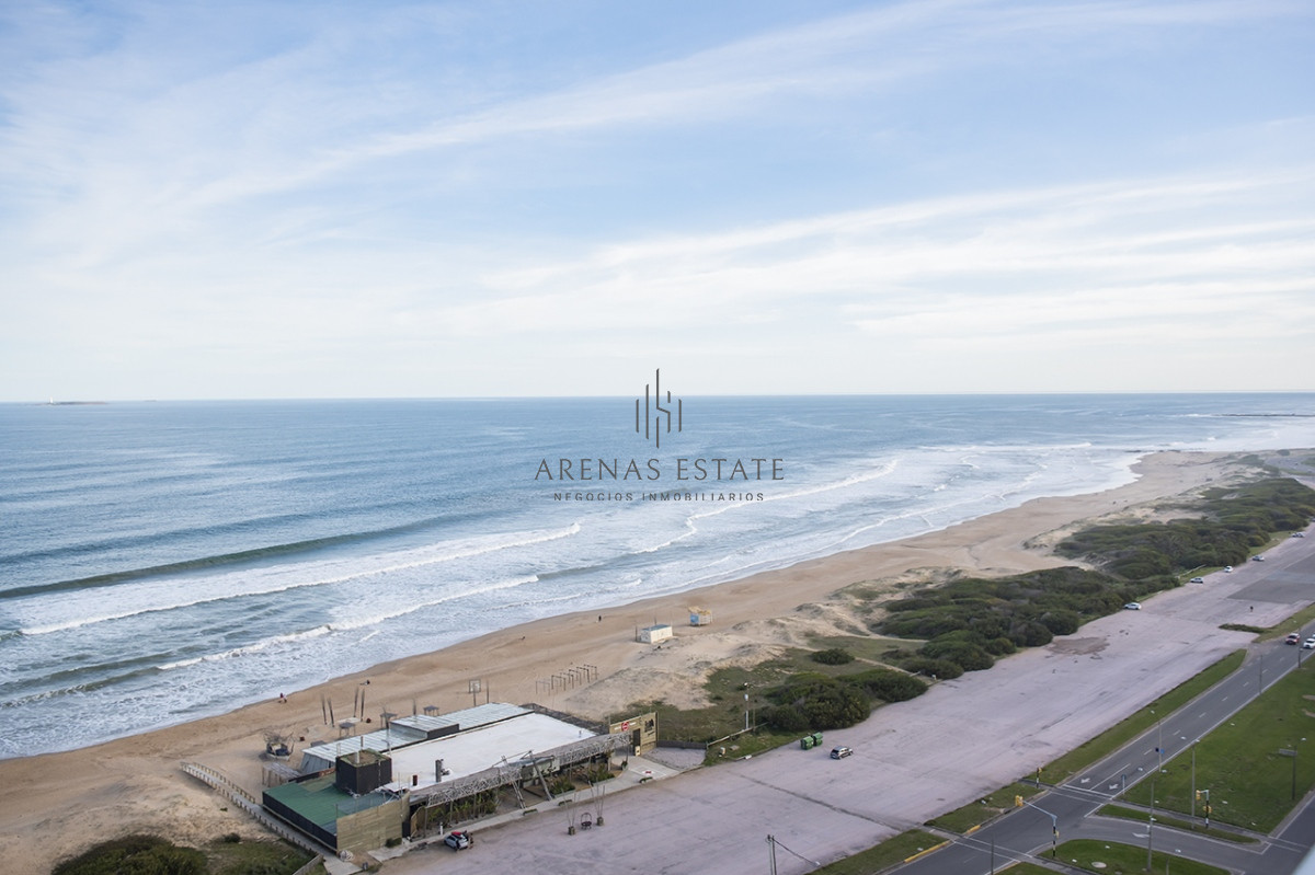 Apartamento ID.3467 - Espectacular departamento frente al mar en venta, 2 dorm + dep en venta
