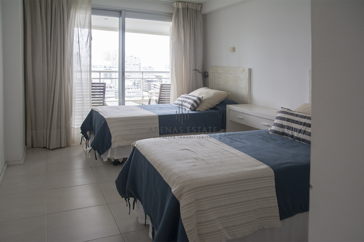 Apartamento ID.2653 - Vende apartamento de 3 dormitorios + dependencia , en brava , Punta del Este 