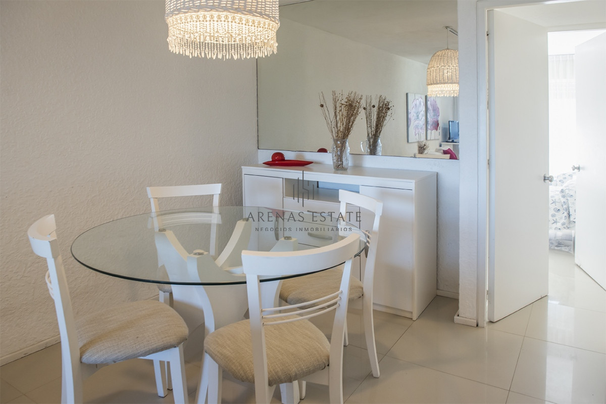 Apartamento ID.4014 - Apartamento en Venta de 2 dormitorios en Edificio Panorama , Punta del este 