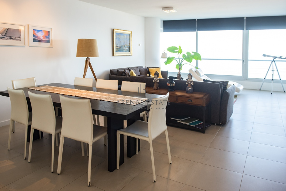 Apartamento ID.3467 - Espectacular departamento frente al mar en venta, 2 dorm + dep en venta