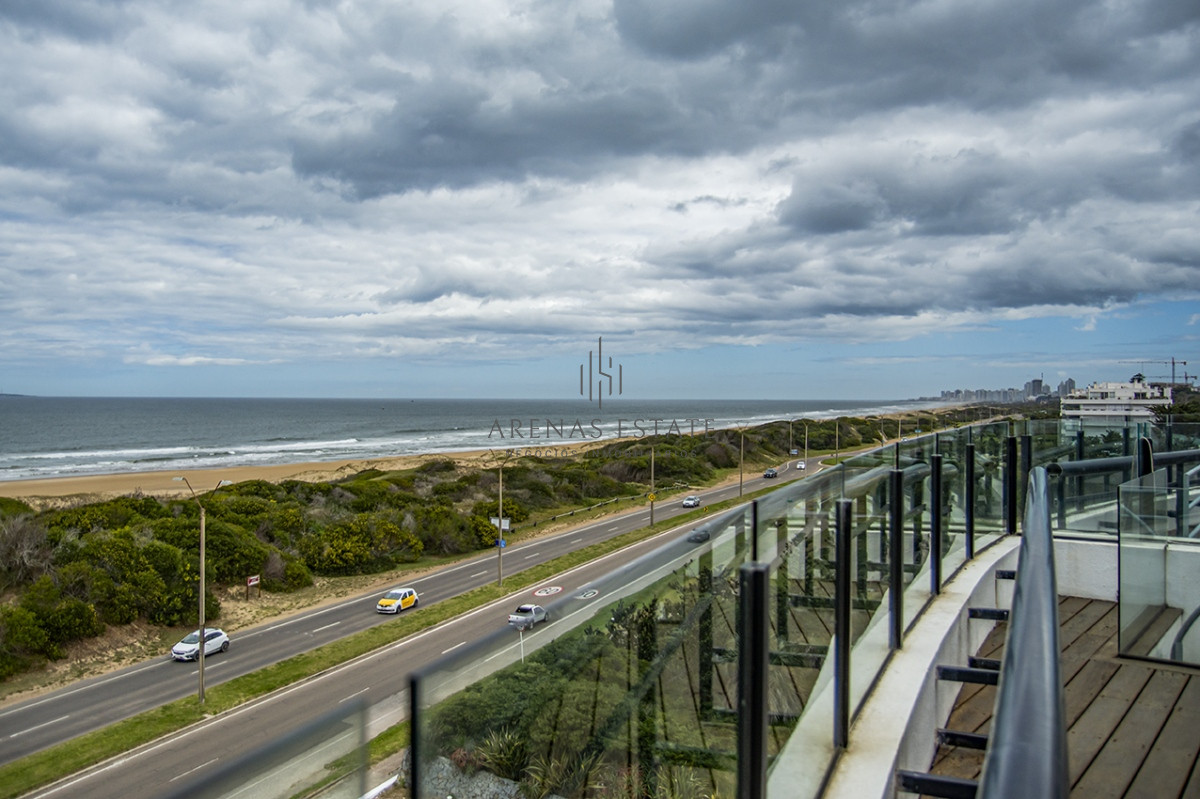 Apartamento ID.2050 - Penthouse en venta muy cómodo e iluminado. 4 dormitorios + dep. 