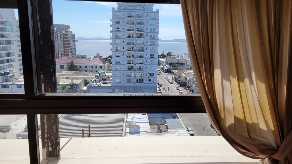 Apartamento ID.3805 - Alquiler de departamento en Peninstula, de 3 dormitorios mas dep de servicio, en Punta del Este