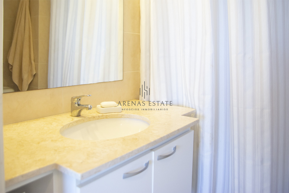 Apartamento ID.4177 - Vende apto de 2 dormitorios con vista al mar en Punta del este