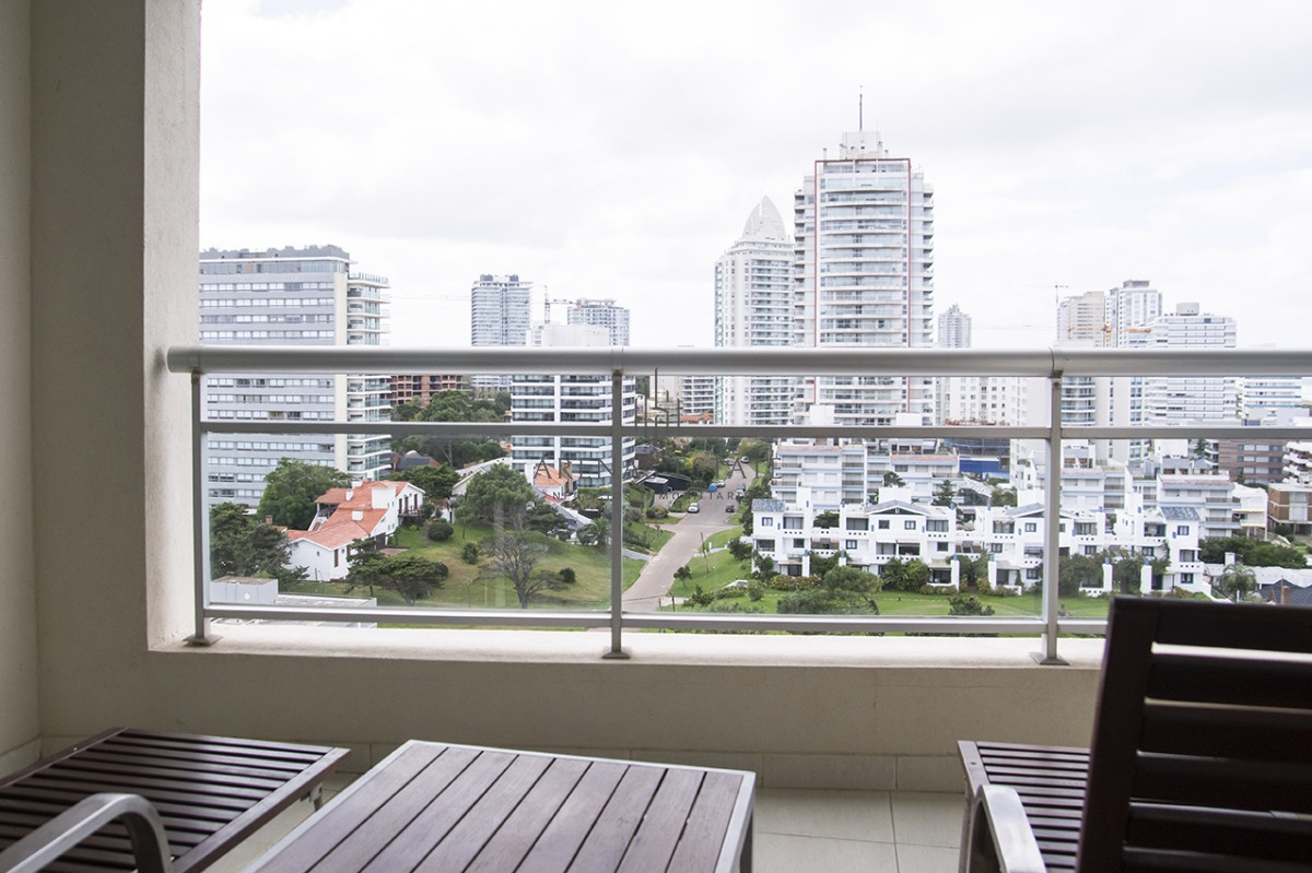 Apartamento ID.2653 - Vende apartamento de 3 dormitorios + dependencia , en brava , Punta del Este 
