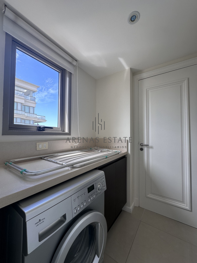 Apartamento ID.3540 - Vende apartamento esquinero de 3 dormitorios en Imperiale, Punta del Este