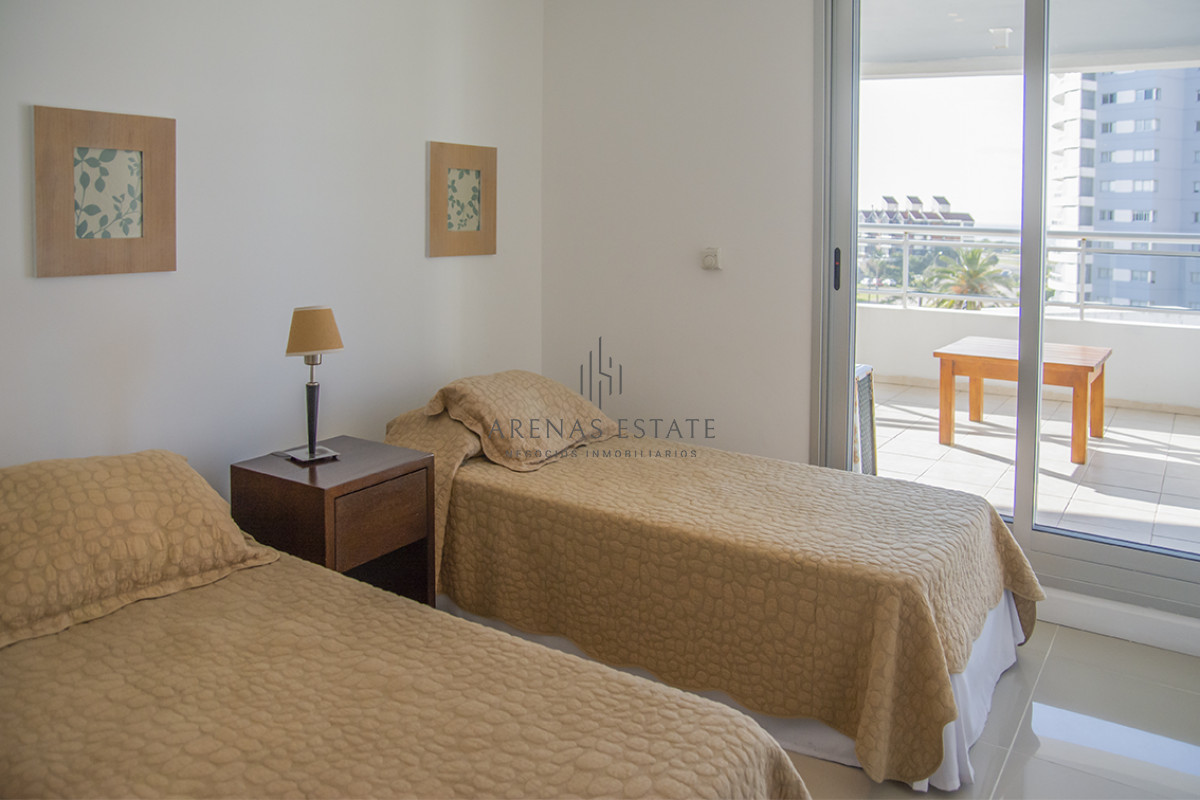 Apartamento ID.2528 - Excelente departamento en venta, 3 dormitroios. Punta del Este