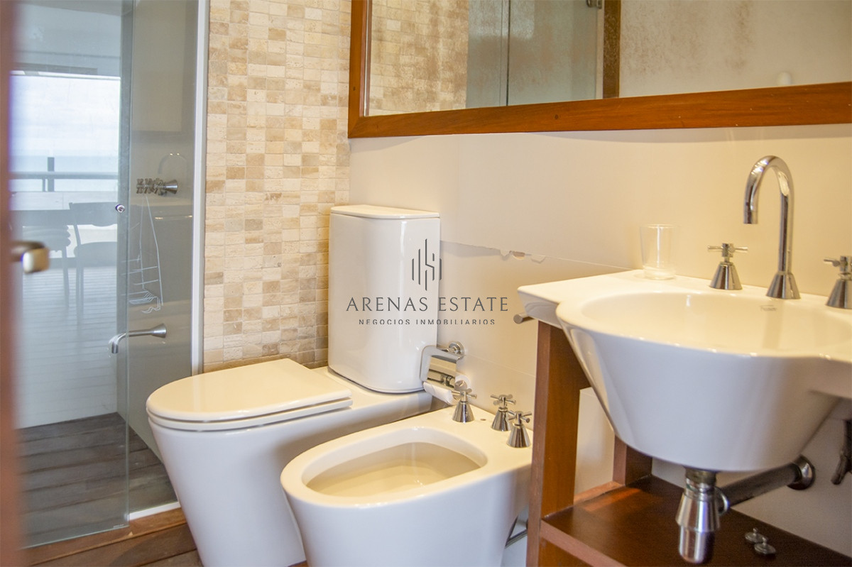 Apartamento ID.2050 - Penthouse en venta muy cómodo e iluminado. 4 dormitorios + dep. 