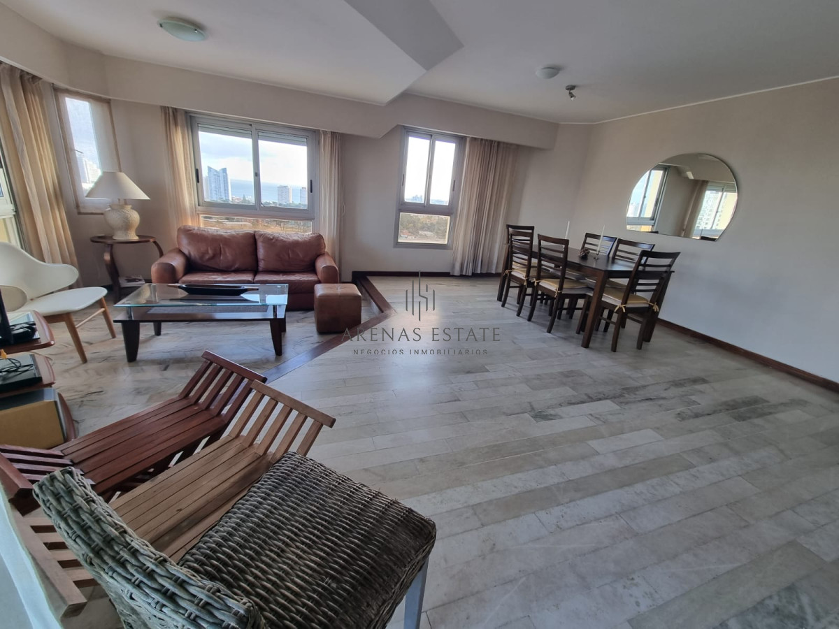 Apartamento ID.3800 - Vende espectacular apartamento de 3 dormitorios en Punta del Este