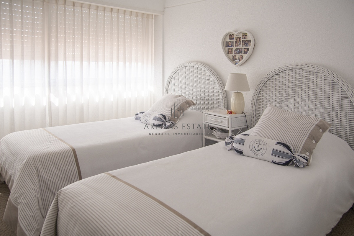 Apartamento ID.2211 - Hermoso departamento de 3 dormitorios a la venta, a pasos del mar