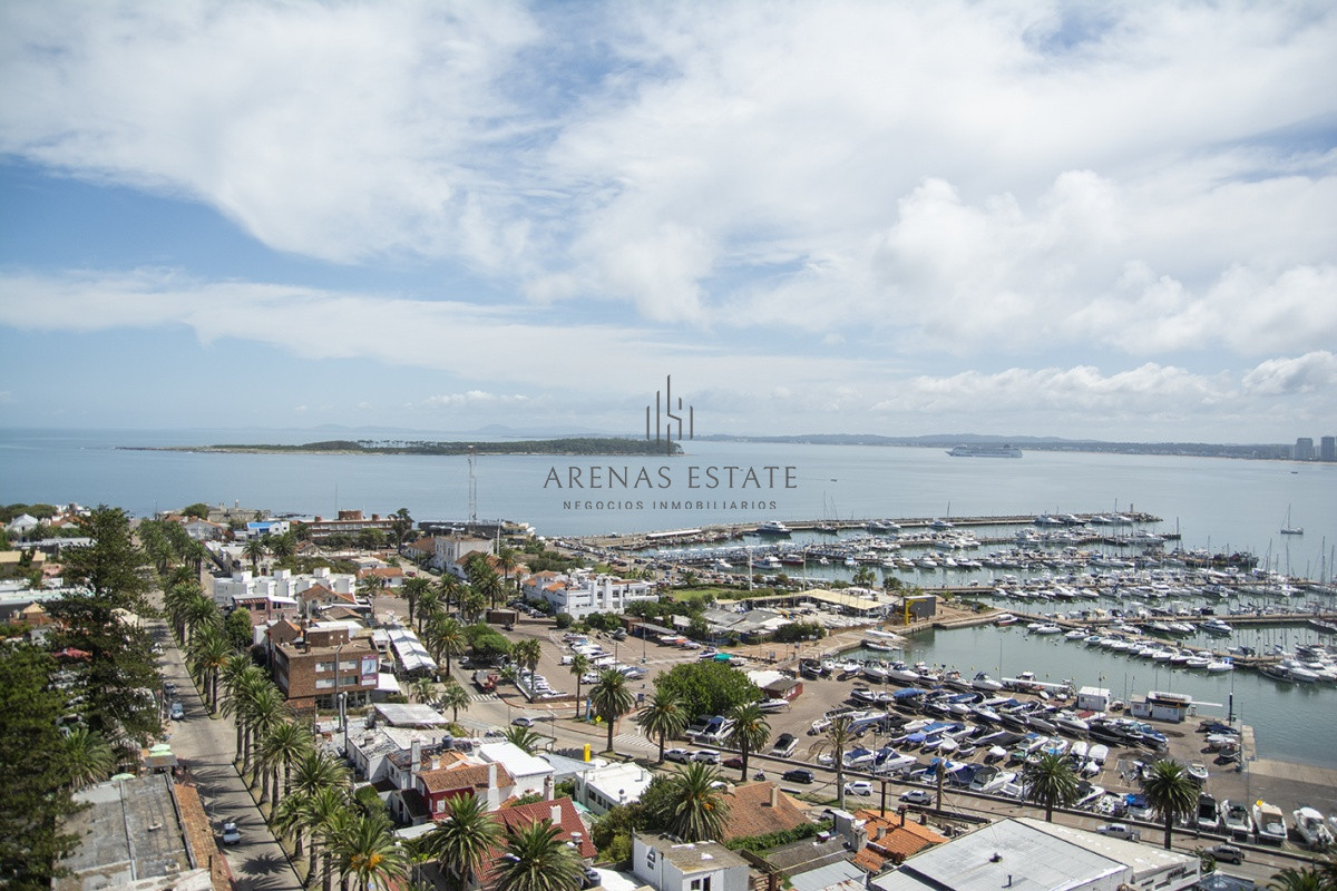 Apartamento ID.2211 - Hermoso departamento de 3 dormitorios a la venta, a pasos del mar
