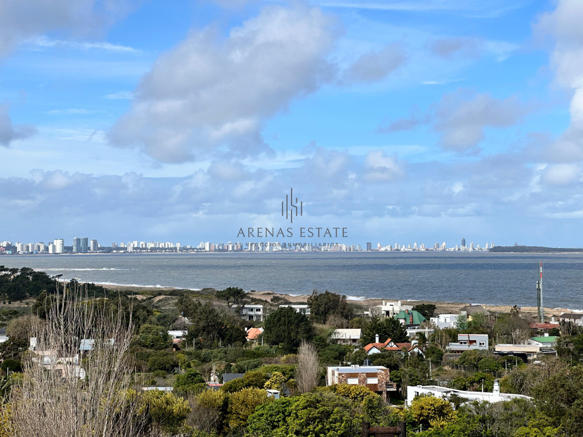 Apartamento ID.4251 - Monoambiente en venta en Punta Del Este  con vista al mar