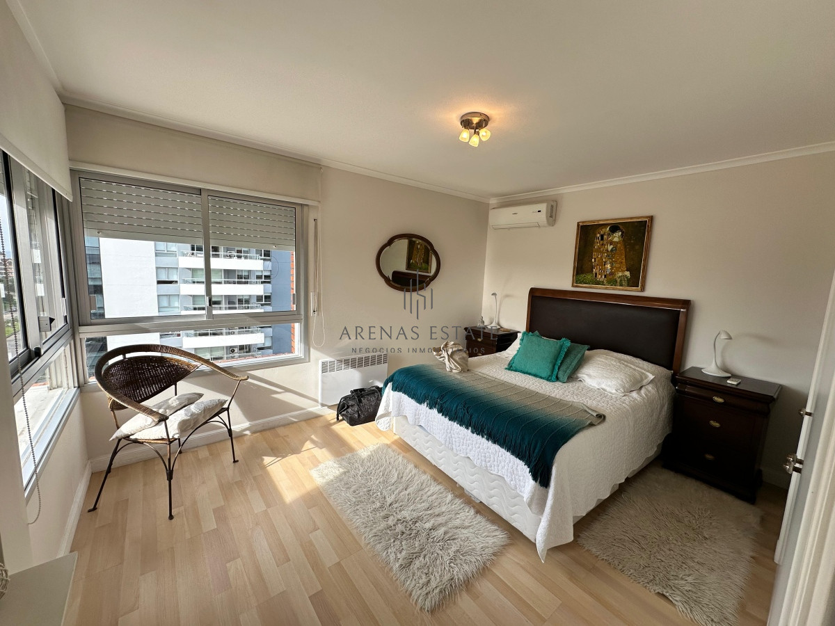 Apartamento ID.2706 - Apartamento de 2 dormitorios y medio en Playa Brava , Punta del este 
