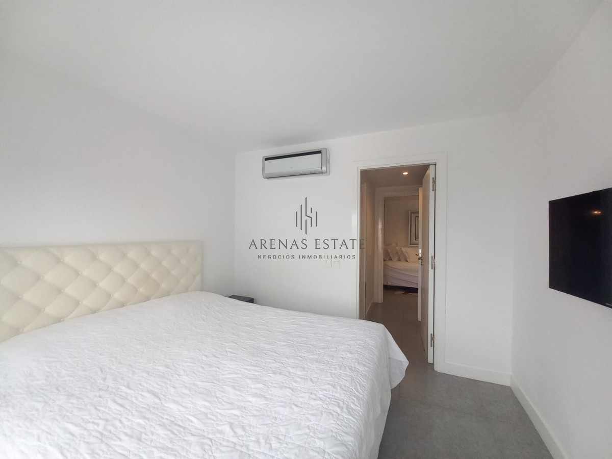 Apartamento ID.1386 - En torre con estilo unico, a pasos de Punta Shoping 1 dormitorio y medio en venta. Torre Yoo