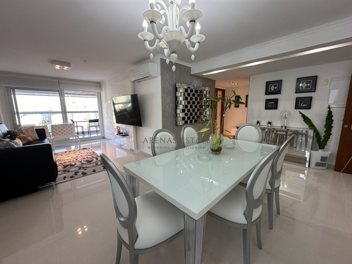Apartamento ID.4195 - Vende apto de 2 dormitorios en Miami Boulevard ! Punta del este