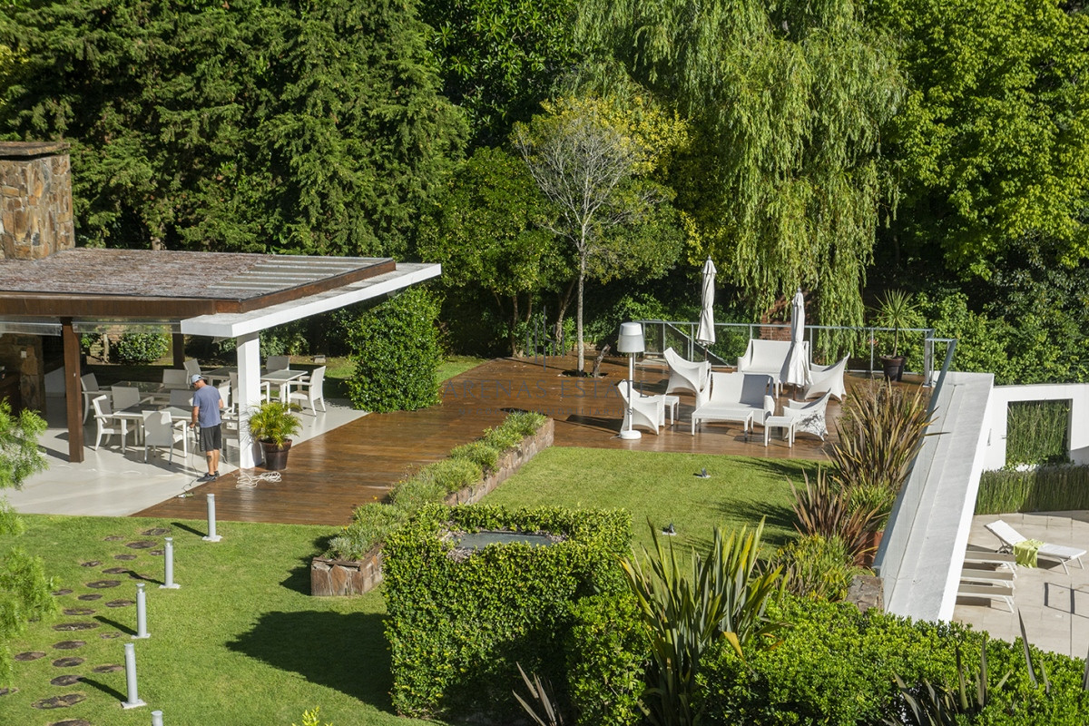 Apartamento ID.2542 - Espectacular departamento duplex a pasos del mar . 3 dormitorios en venta