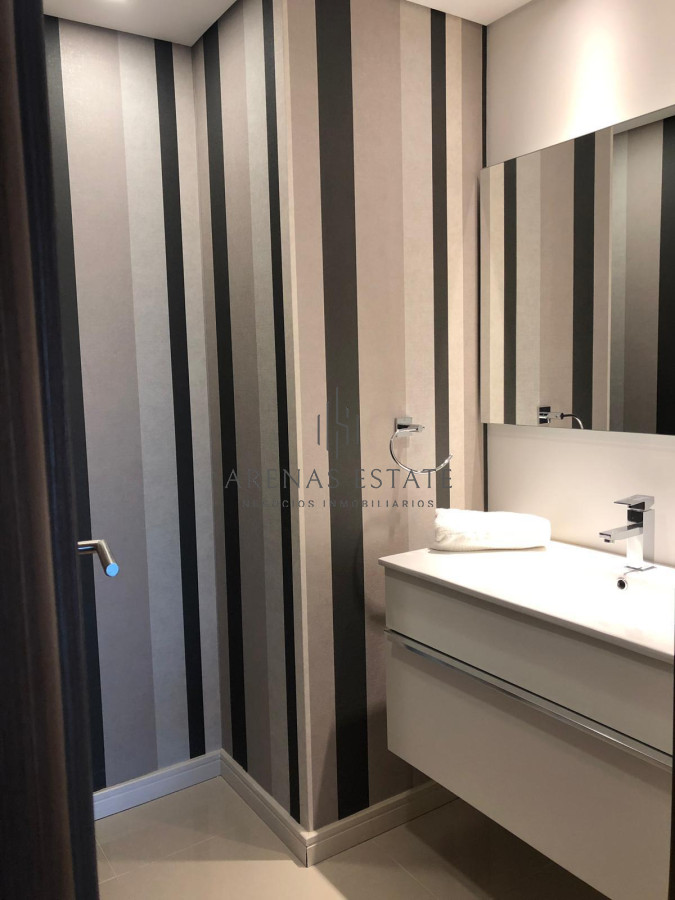 Apartamento ID.2060 - Apartamento de 3 dormitorios con parrillero en venta a pasos del mar. 