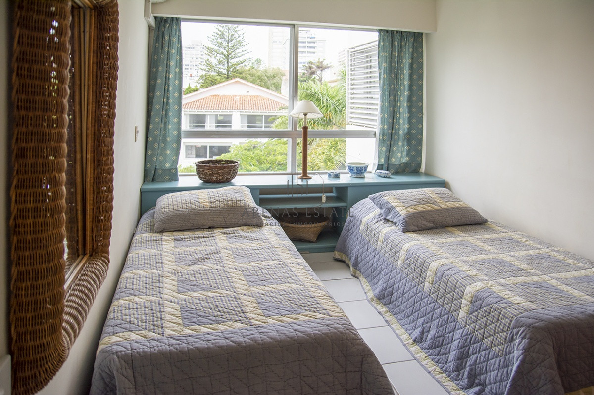 Apartamento ID.2984 - Departamentos en venta de 3 dormitorios Frente al Puerto , Punta del este 