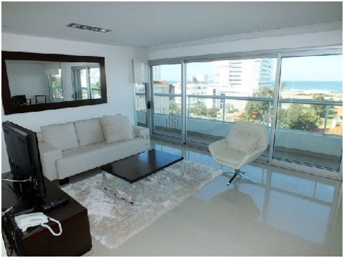 Apartamento ID.2049 - Venta Apartamento de 3 dormitorios en zona Brava, Punta del Este