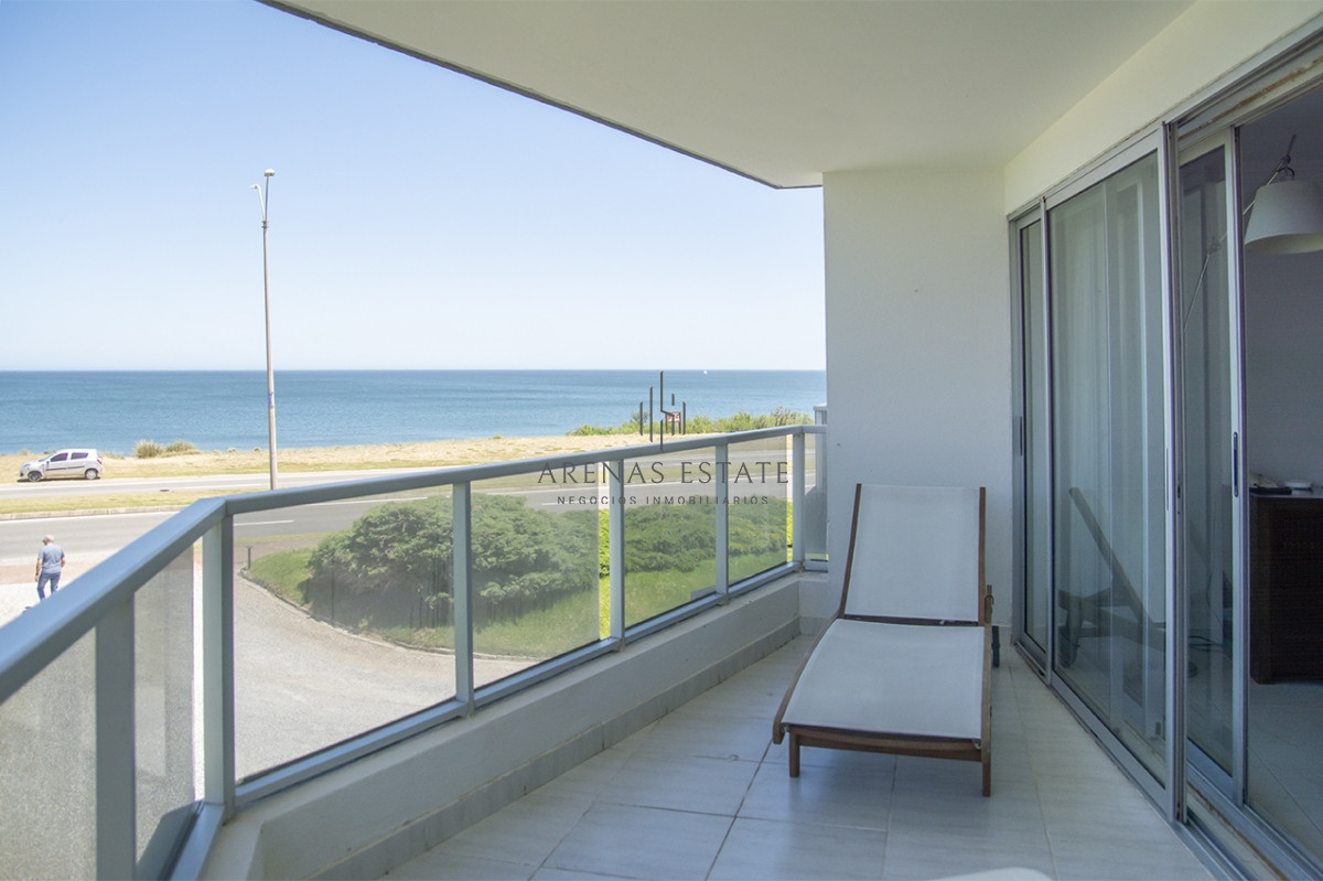 Apartamento ID.2044 - Apartamento en venta frente al mar, de 3 dormitorios en Punta del Este 